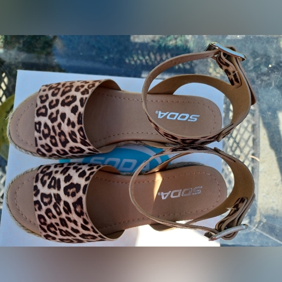 SODA brand sandals, size 6.5 - Picture 4 of 5